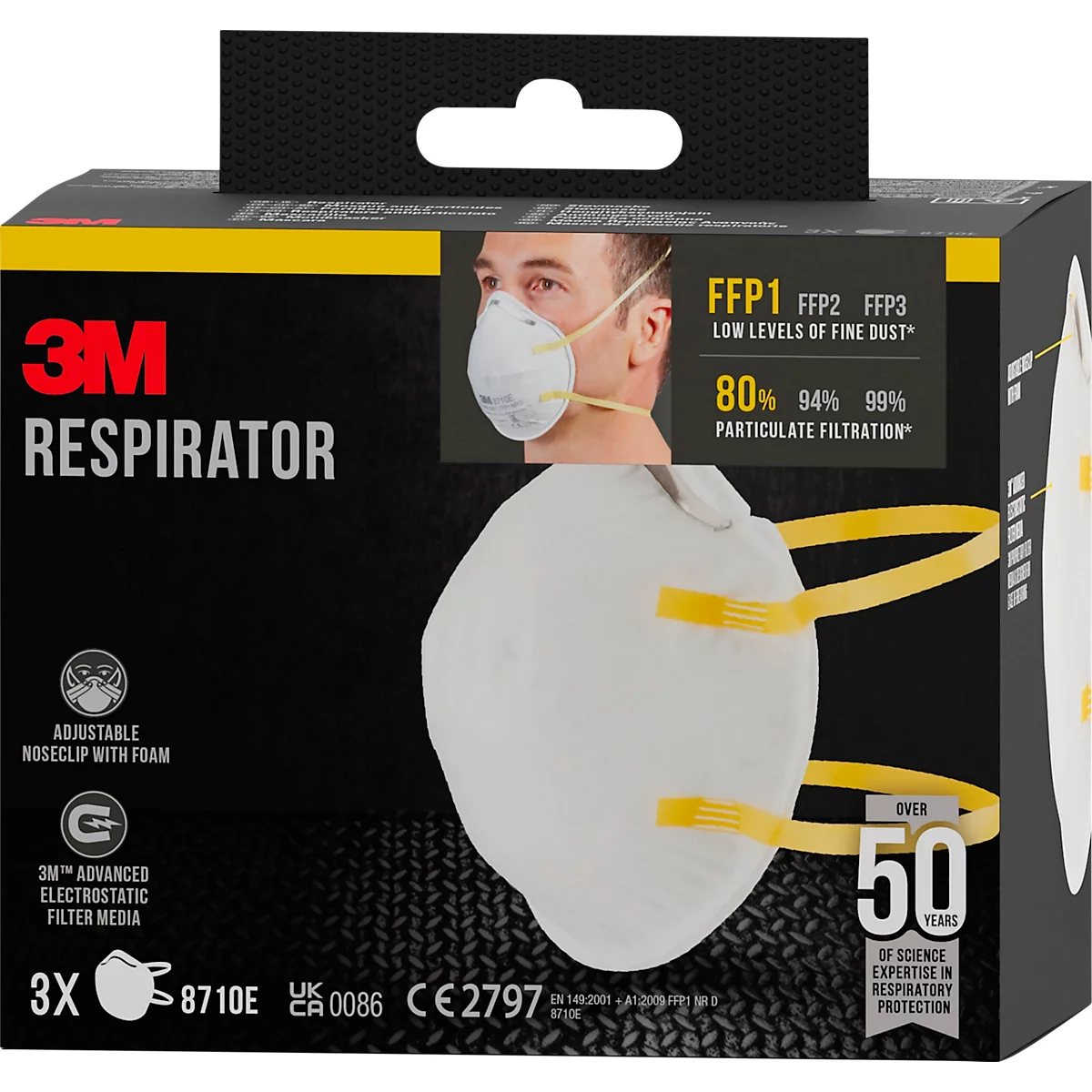 Doos met 3M-ademhalingsmaskers. De maskers zijn wit, met gele elastische bandjes. Opdrukken tonen filterprestaties en certificeringen.