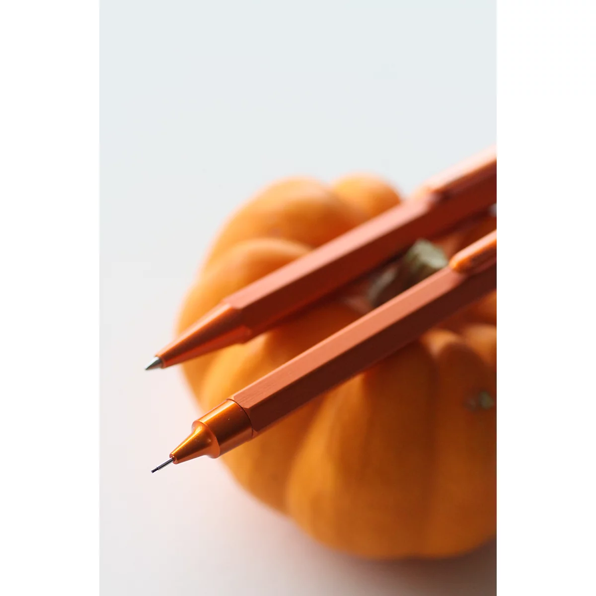 Stylo à bille Rhodia scRipt, corps en aluminium, mécanisme à poussoir, épaisseur de trait 0,7 mm, rechargeable, orange