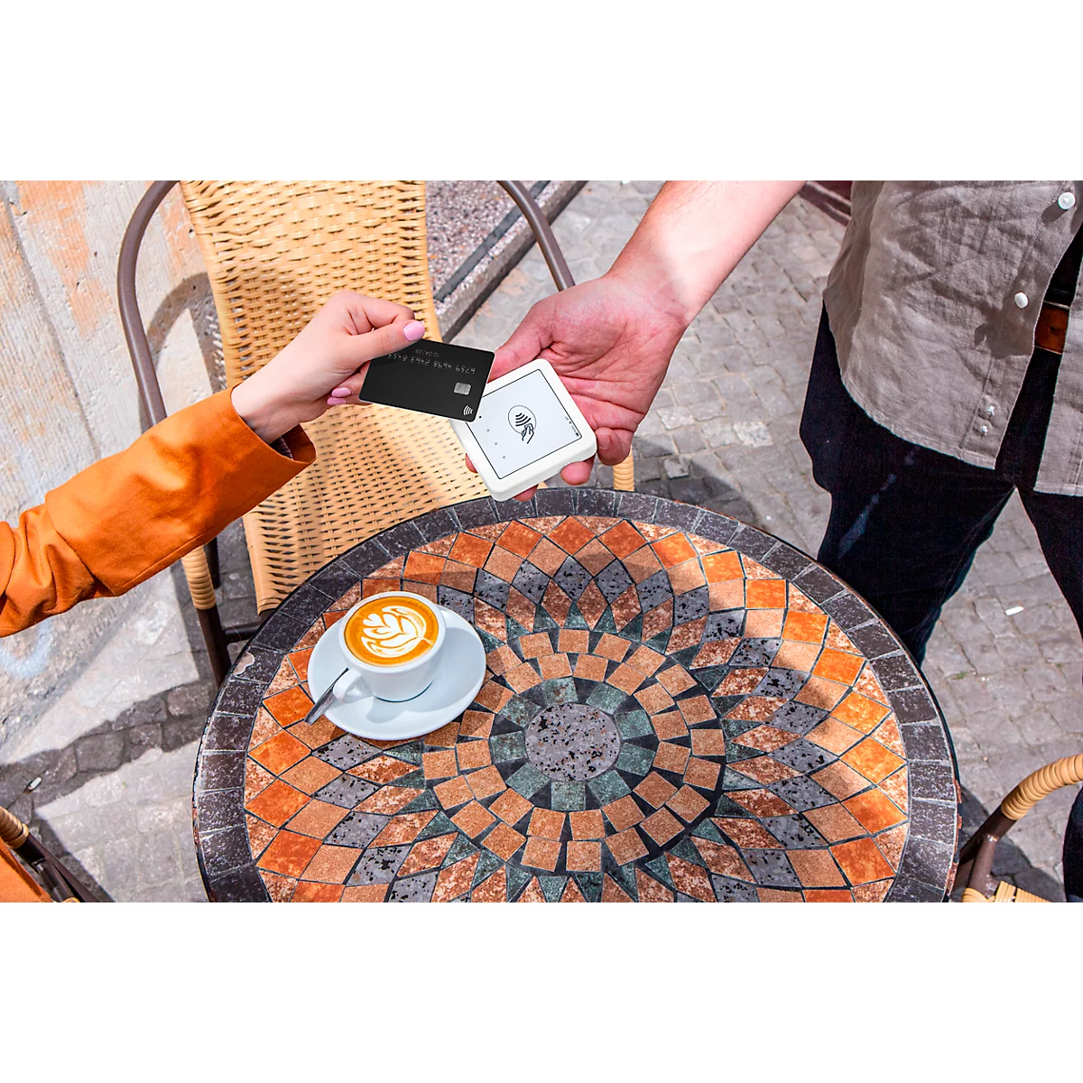 SumUp Solo – mobiles Kartenterminal mit Touchscreen, kostenloser Datenverbindung & schneller Auszahlung, nur für Österreich