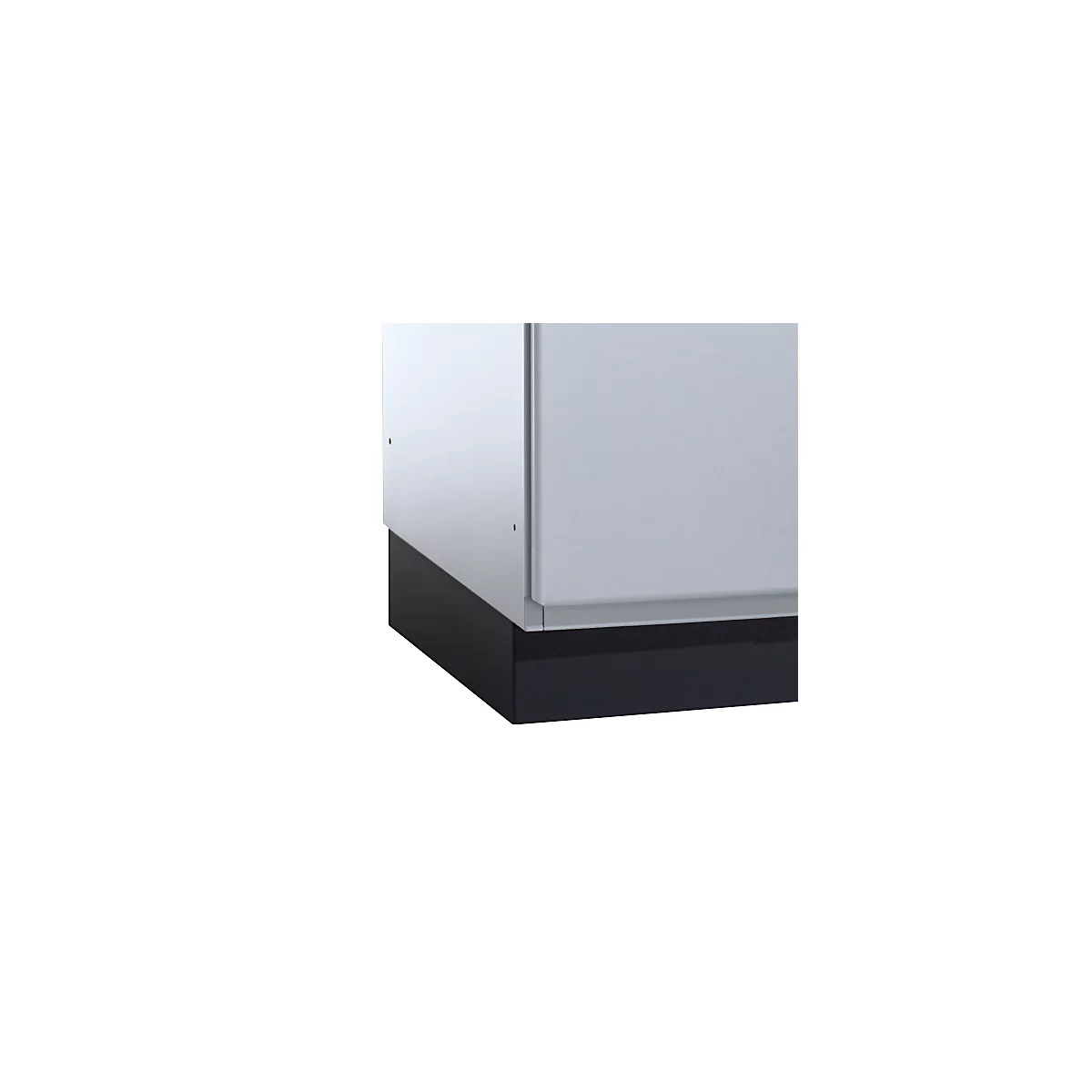 Coin d'une armoire blanche avec une plinthe noire et une bande grise entre les deux.
