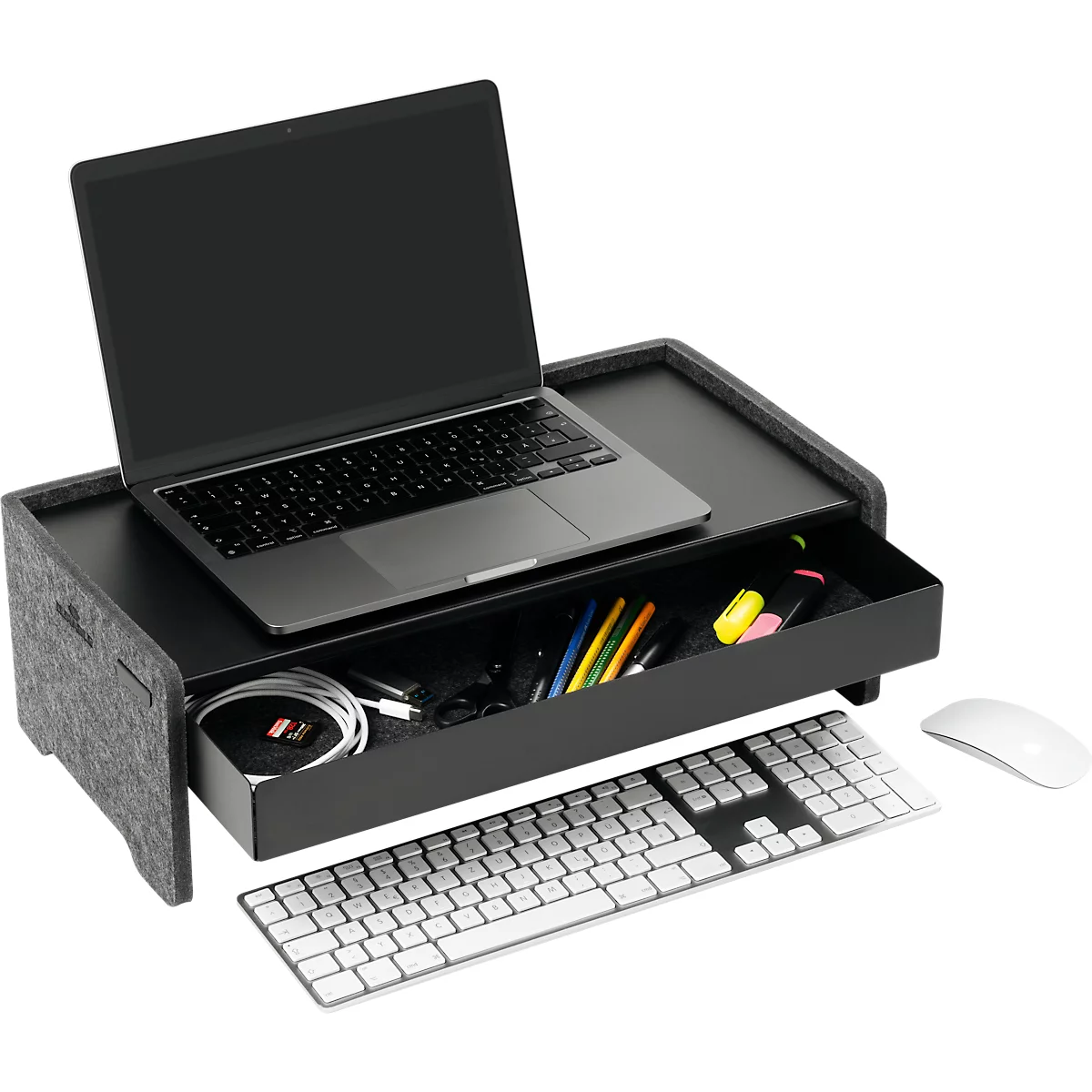 Ordinateur portable noir sur un bureau noir avec tiroir, clavier et souris.