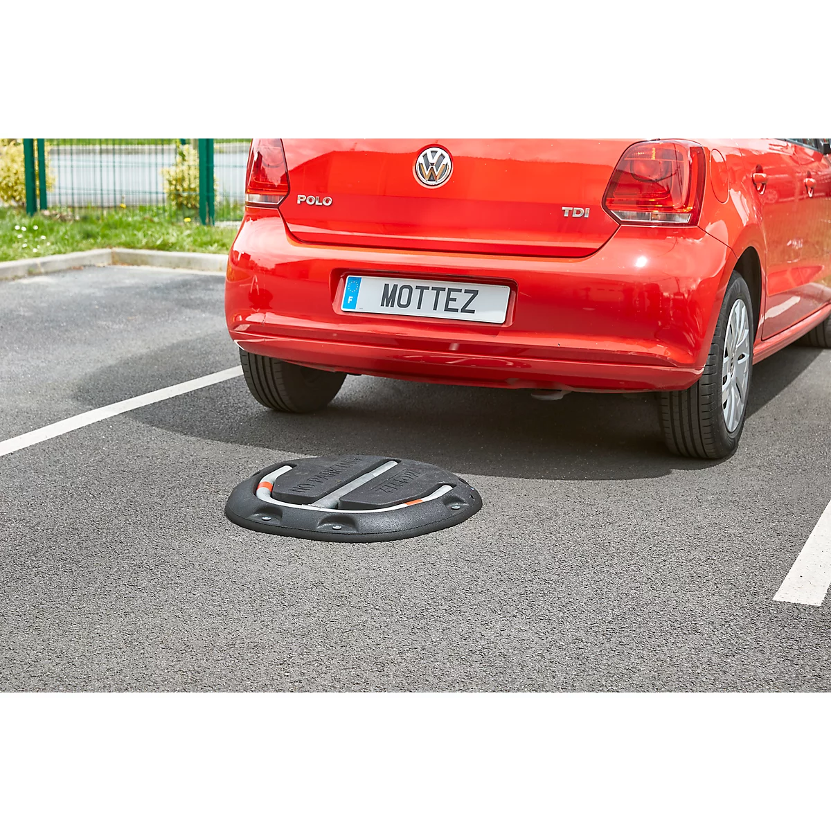 Support de parking avec socle en caoutchouc Mottez, serrure à cylindre européen, L 680 x P 720 x H 400 mm
