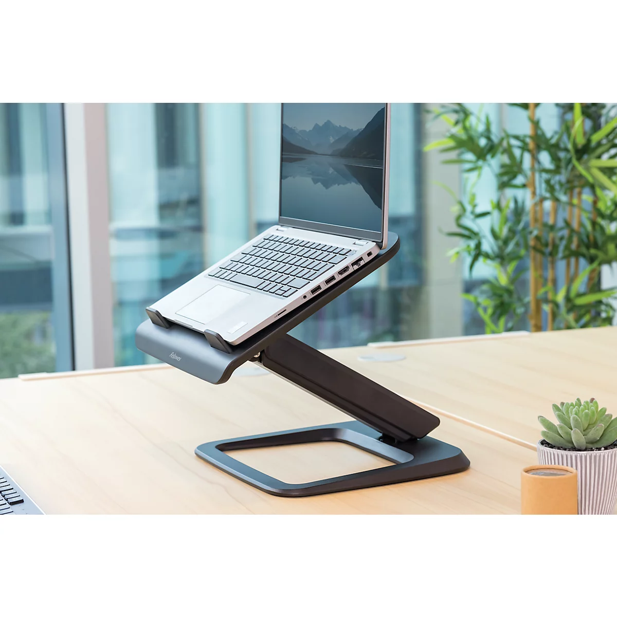 Support pour ordinateur portable Fellowes Hana™ LT, pour 1 ordinateur portable jusqu'à 19' &amp; jusqu'à 4,5 kg, réglable en hauteur/rotatif, gestion des câbles, L 342 x P 396 x H 102 mm, noir