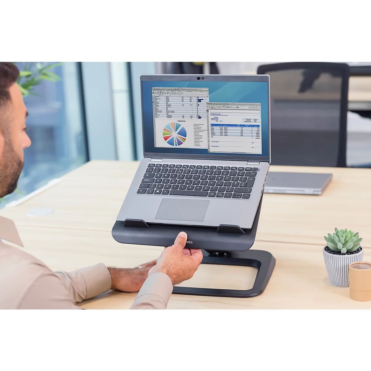 Support pour ordinateur portable Fellowes Hana™ LT, pour 1 ordinateur portable jusqu'à 19' &amp; jusqu'à 4,5 kg, réglable en hauteur/rotatif, gestion des câbles, L 342 x P 396 x H 102 mm, noir