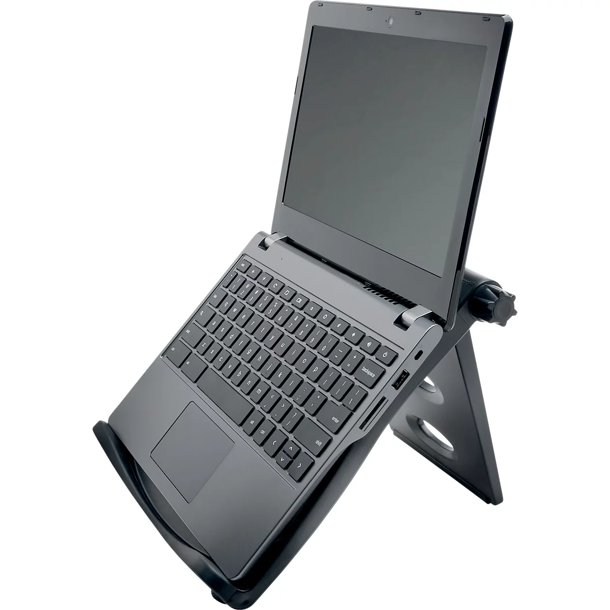 Un ordinateur portable gris sur un support noir. Le clavier est visible, l'écran ouvert.