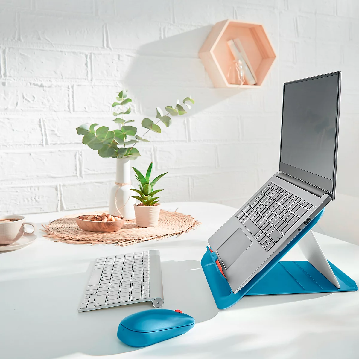 Support pour ordinateur portable Leitz Ergo Cosy, pour ordinateurs portables de 13" à 17", réglable en hauteur, pliable, L 312 x P 247 x H 50 mm, bleu