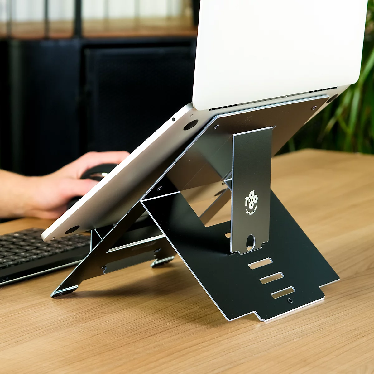 Support pour ordinateur portable R-Go Riser Flexible, pour 1 ordinateur portable/tablette 10-22″ &amp; jusqu'à 5 kg, hauteur réglable sur 5 niveaux, avec porte-documents, aluminium HYLITE®, noir
