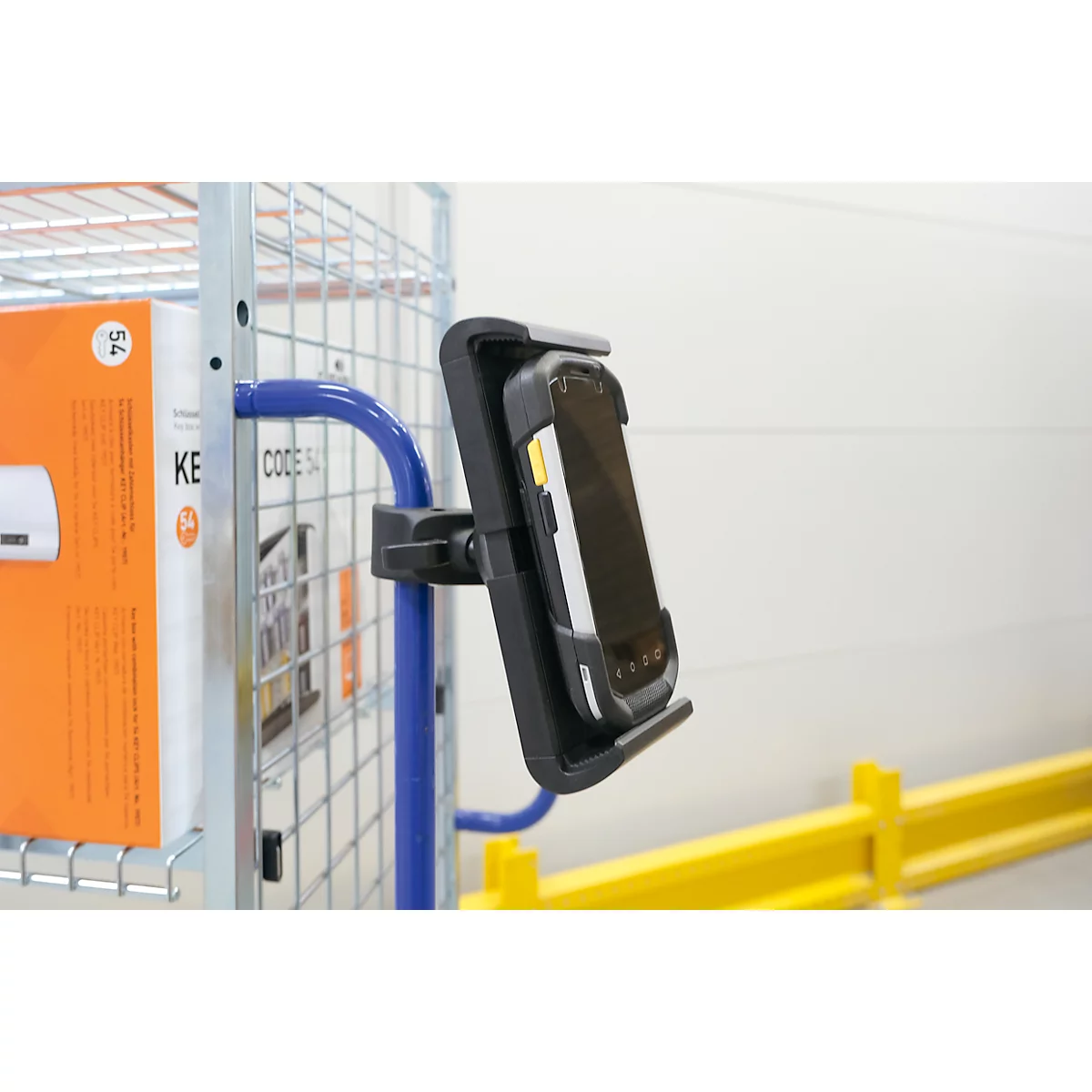 Support pour tablette Durable TOUGH CLAMP XL, pour 1 tablette de 7 à 13', montage sur étagères/tables, pivotant à 360°, inclinable/pivotant, avec pince, noir