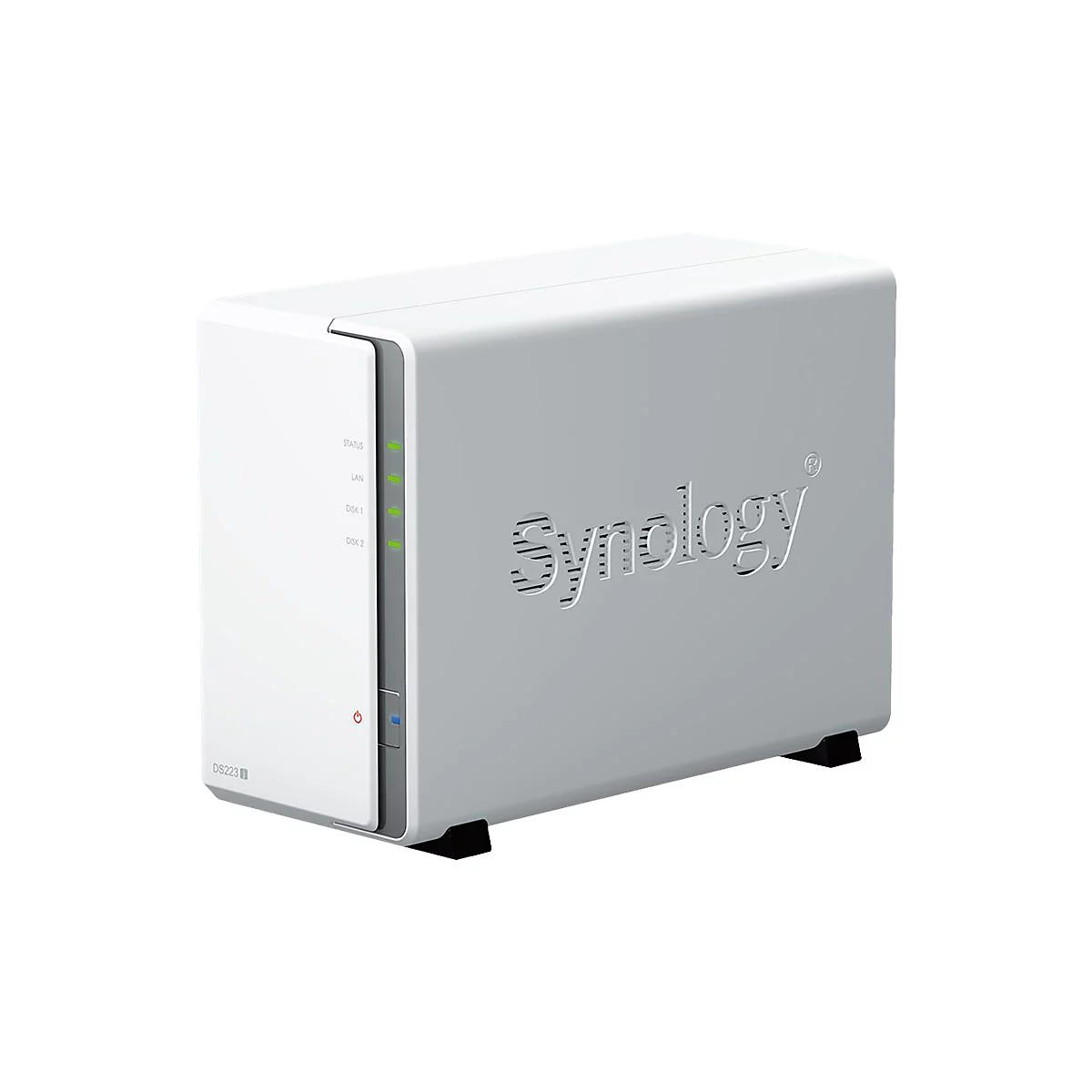 Ein weißes NAS-Gerät von Synology steht auf schwarzen Füßen. Auf der Vorderseite sind Statusanzeigen und der Schriftzug "Synology" zu sehen.