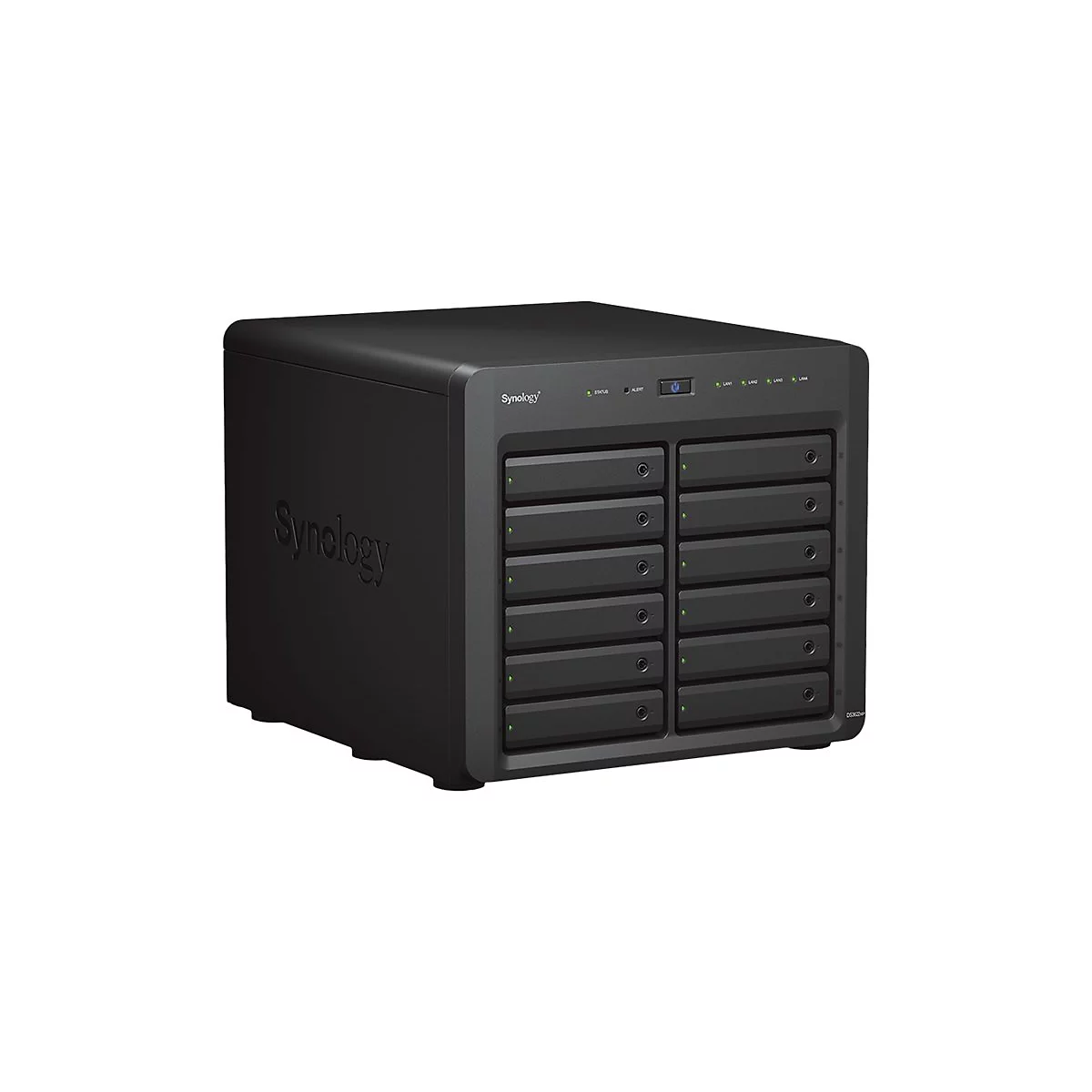 Schwarzes Synology NAS-Gerät. Auf der Vorderseite sind 12 Einschübe für Festplatten zu sehen. Oben befinden sich Statusanzeigen und das Synology Logo.