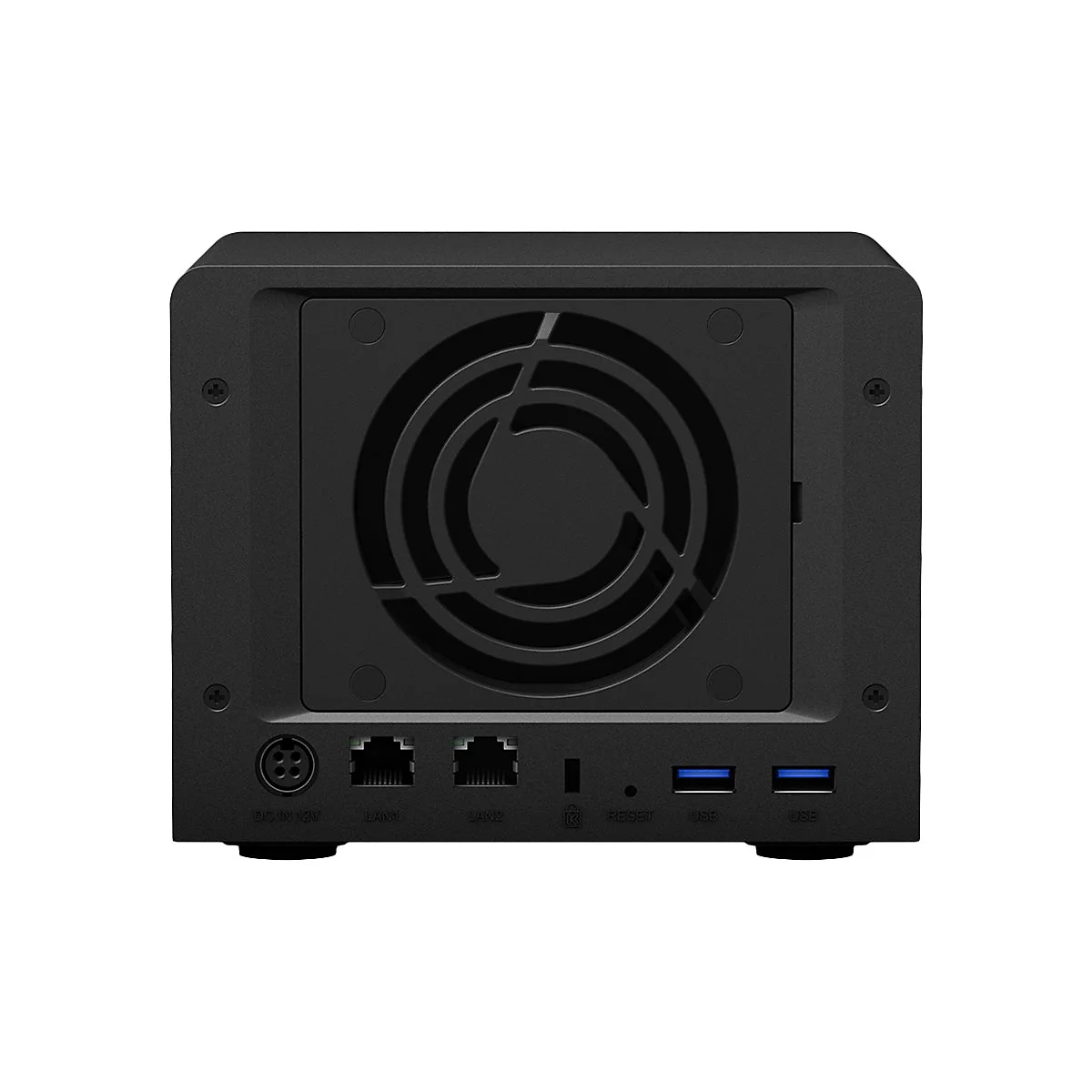 Schwarzes NAS-Gerät von hinten, mit Lüfter, Anschlüssen und USB-Ports. Beschriftung: DC IN 12V, LAN1, LAN2, Reset, USB.