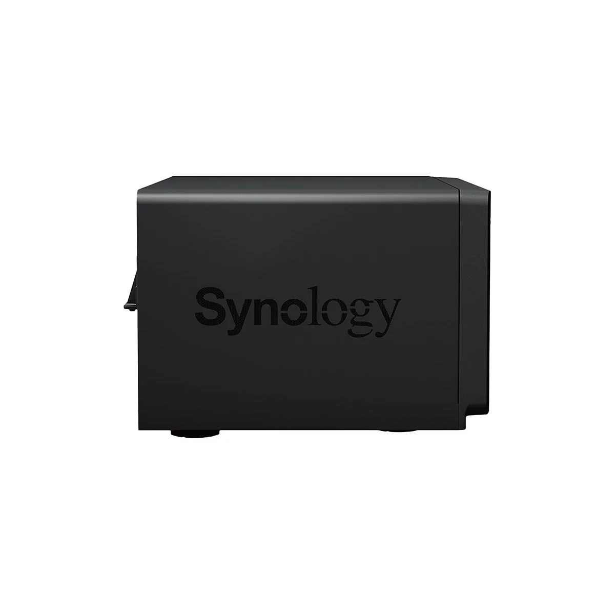 Appareil NAS noir avec l'inscription 'Synology'.