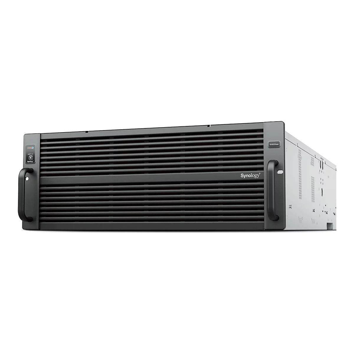 Schwarzer Server mit Lüfteröffnungen und Griffen. Das Synology Logo ist sichtbar.