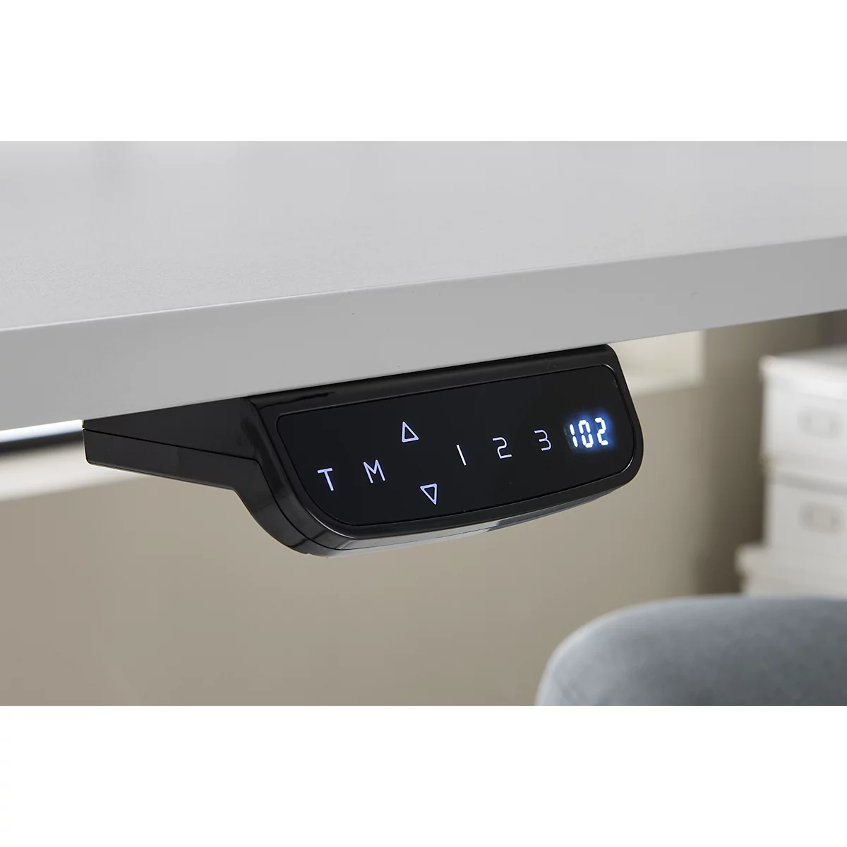 Dessin de contour d'appareil photo gris sur fond blanc.