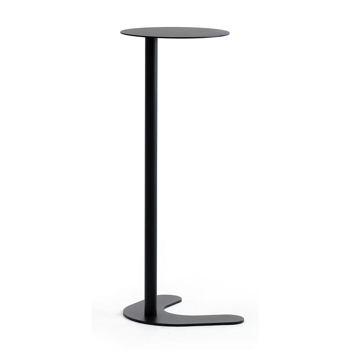 Table d'appoint noire fine avec plateau rond et base organique sur fond blanc.