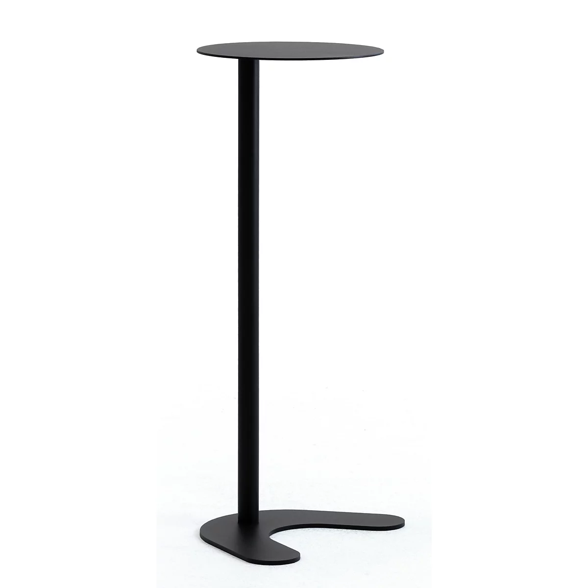 Table d'appoint noire et fine avec plateau rond et base en forme de pied sur fond blanc.