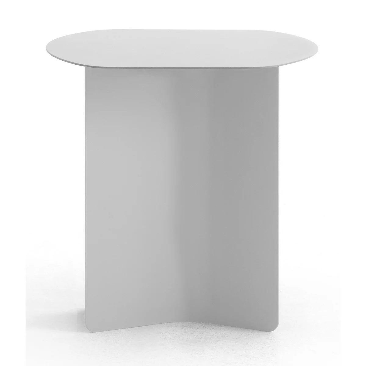 Table d'appoint minimaliste gris clair avec un plateau ovale et un pied colonne incurvé sur fond blanc.