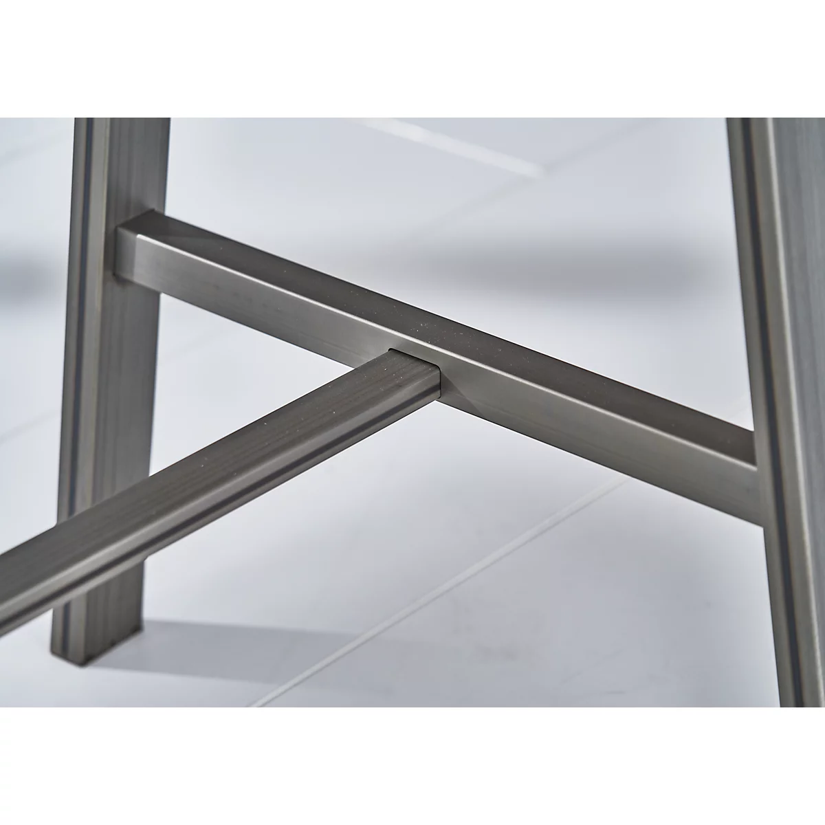 Table haute Meeting Point, rectangulaire, piétement en A, L 1750 x P 680 x H 1042 mm, blanc/anthracite