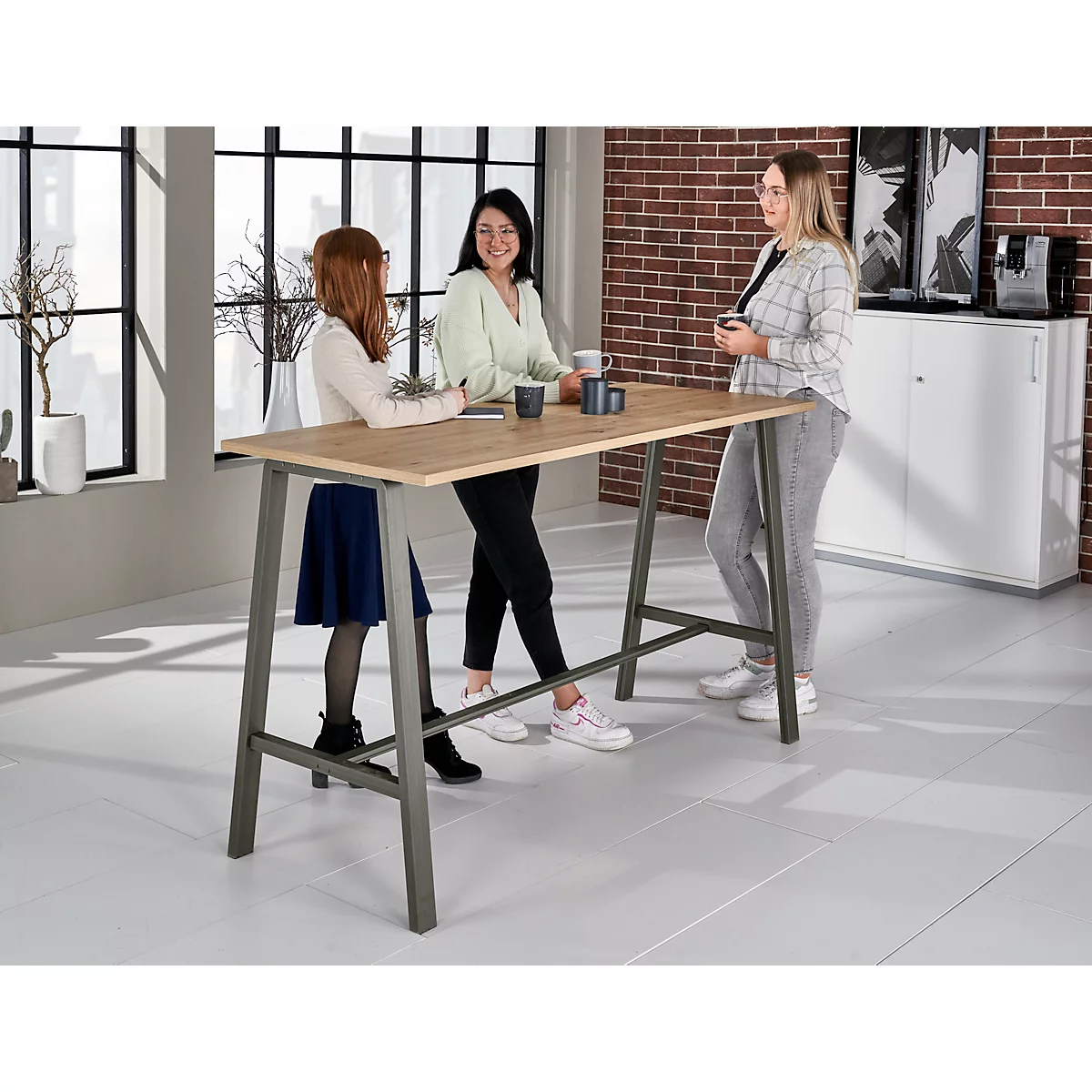 Table haute Meeting Point, rectangulaire, piétement en A, L 1750 x P 680 x H 1042 mm, chêne cendré/anthracite