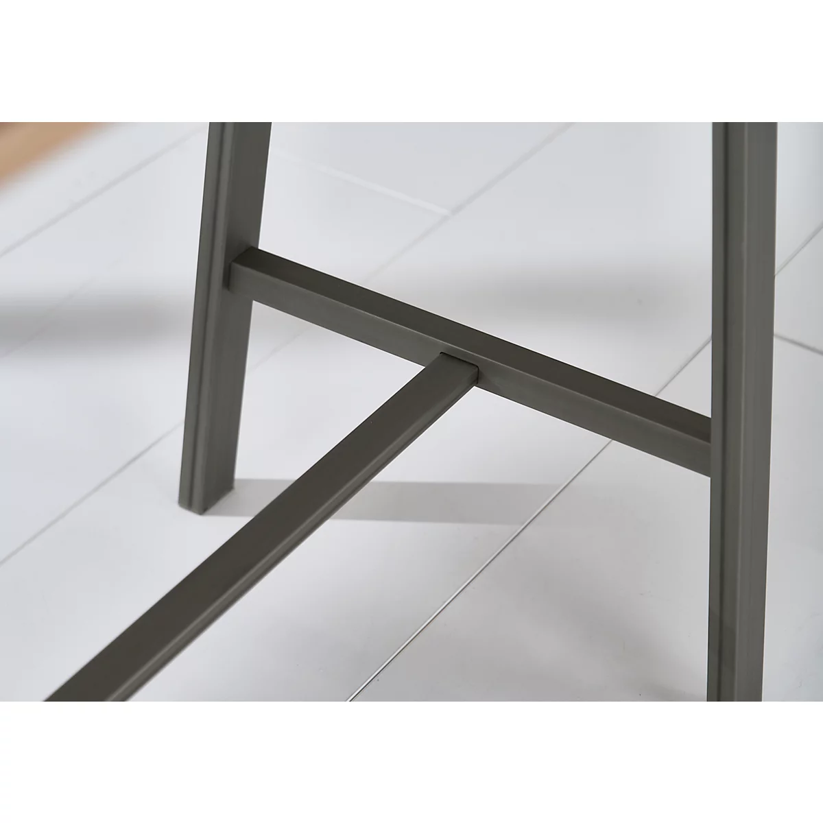 Table haute Meeting Point, rectangulaire, piétement en A, L 1750 x P 680 x H 1042 mm, chêne cendré/anthracite