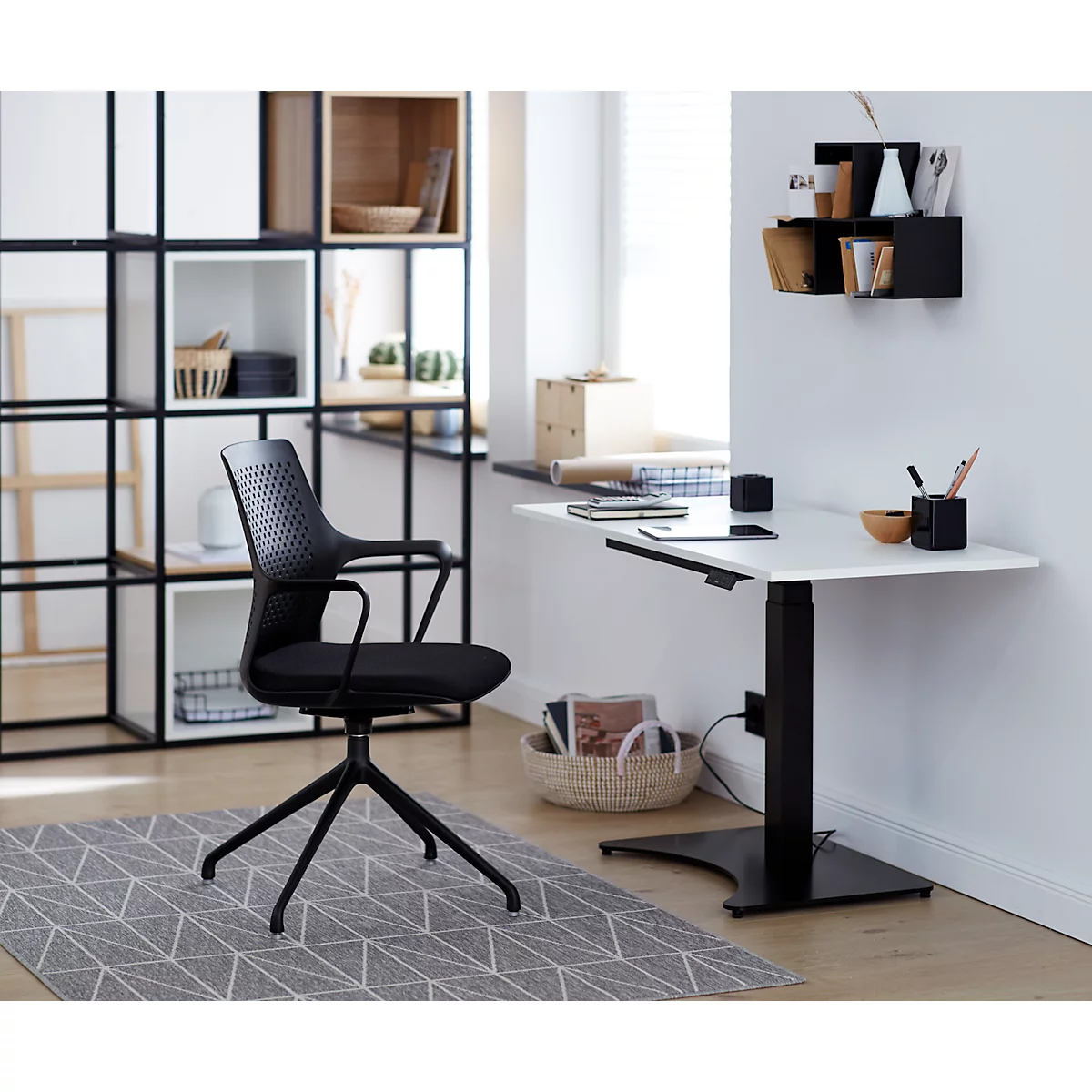 Table Home Office, réglable en hauteur électriquement, rectangulaire, sur pied en croix, L 1150 x P 550 x H 640-1100 mm, blanc/noir + panneau de commande à mémoires