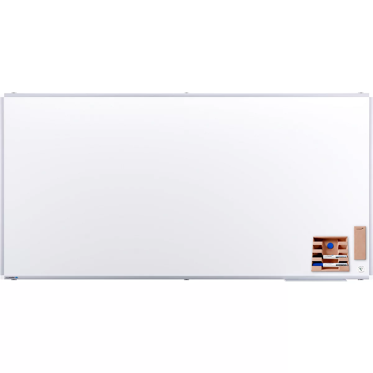 Grand tableau blanc rectangulaire avec un cadre fin argenté. Sur le côté droit se trouvent des étagères pour stylos et accessoires.
