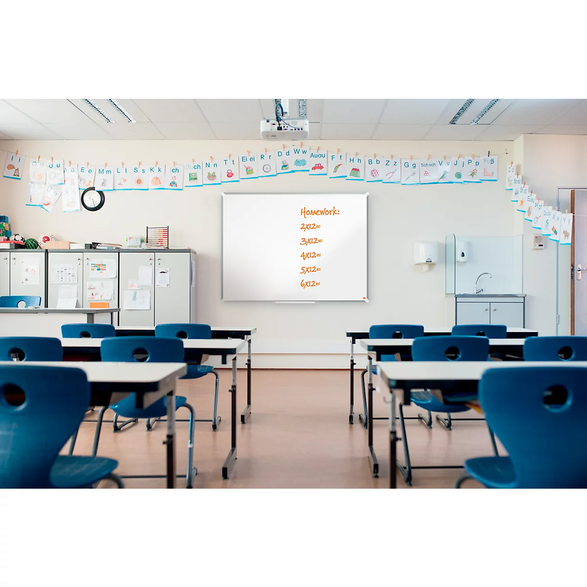 Tableau blanc Nobo Premium Plus, magnétique, avec bac de rangement, L 1500 x H 1000 mm, émaillé, blanc, marqueur pour tableau inclus