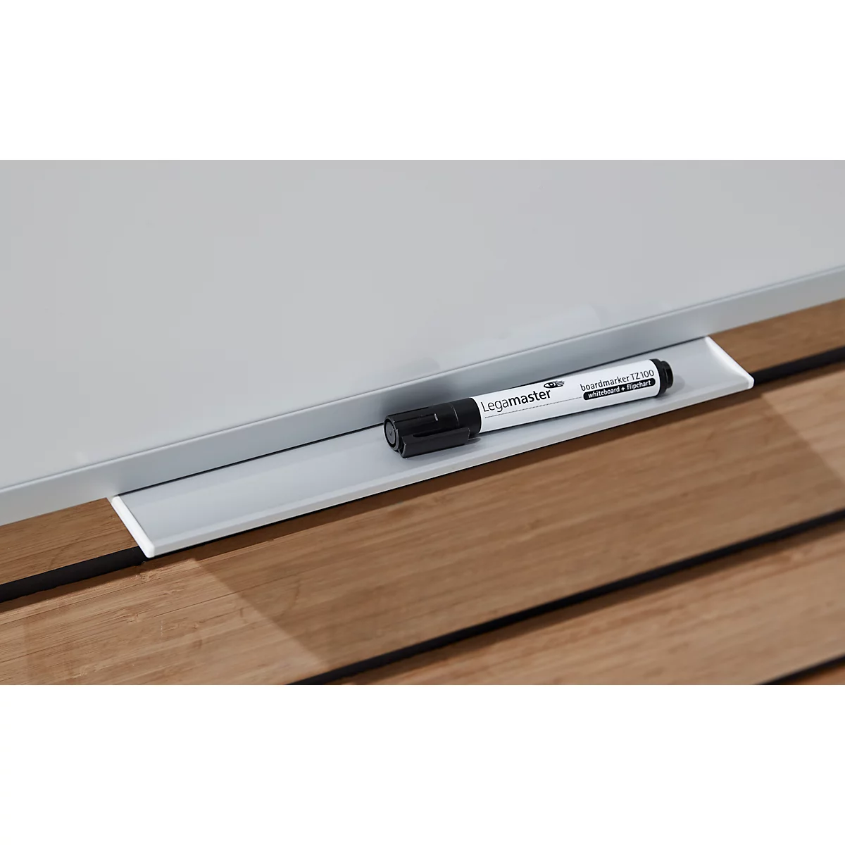 Tableau blanc PREMIUM PLUS Legamaster - acier émaillé - l. 1000 x H 750 mm - avec auget