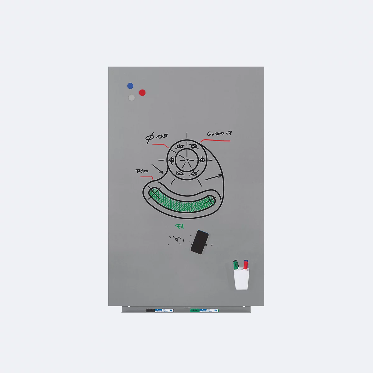 Tableau magnétique gris avec dessins techniques et porte-stylos.