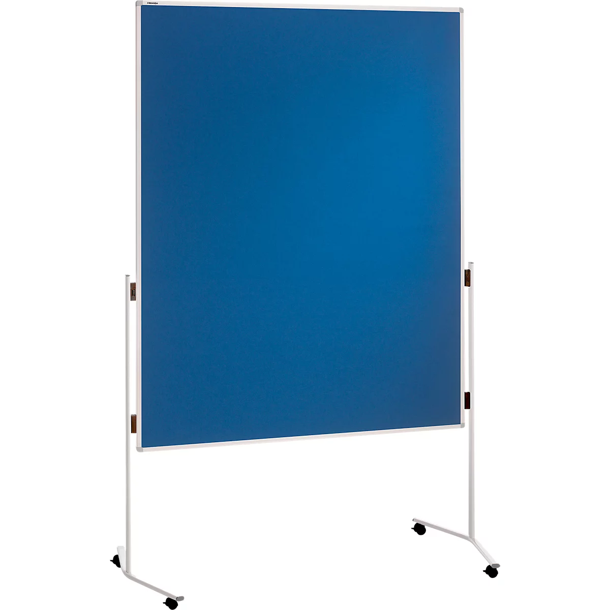 Tableau d'affichage bleu sur un cadre blanc avec roulettes.