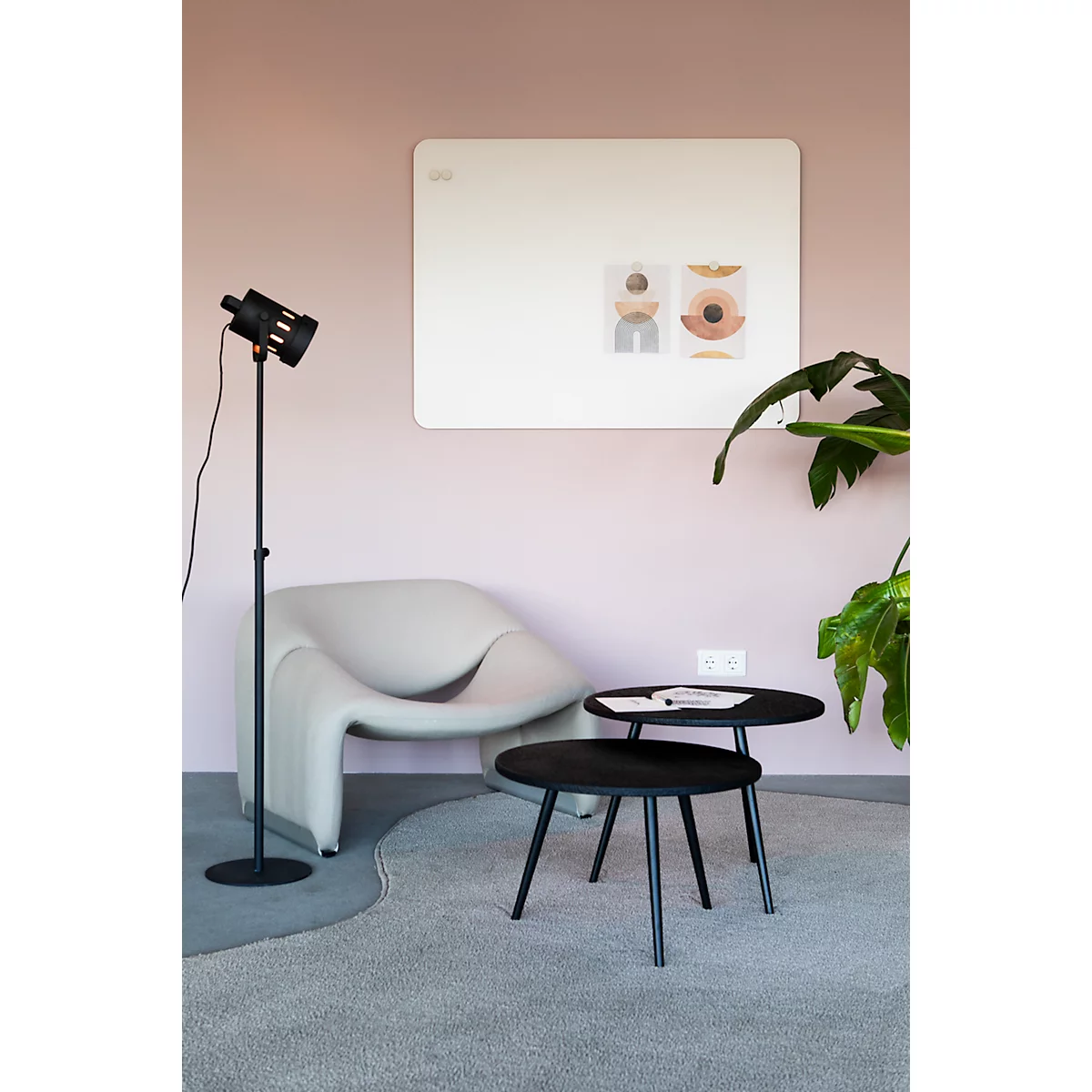Tableau en verre Legamaster RC, avec 2 aimants &amp; 1 marqueur pour tableau en verre, L 1200 x P 4,4 x H 900 mm, verre de sécurité trempé, mat, warm grey