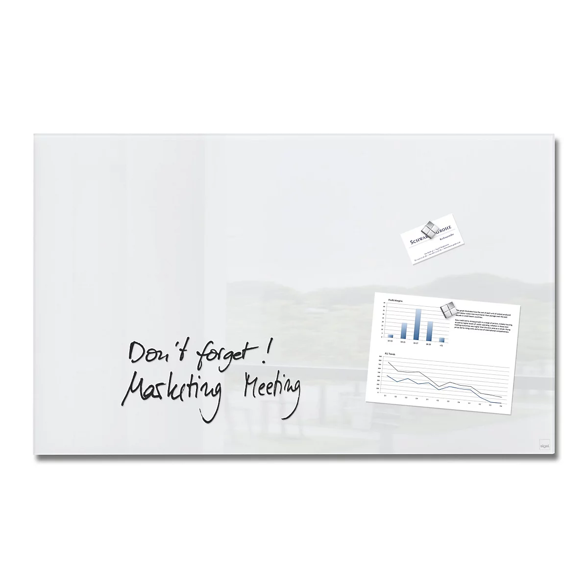 Tableau blanc avec la note 'Don't forget! Marketing Meeting' et des graphiques.