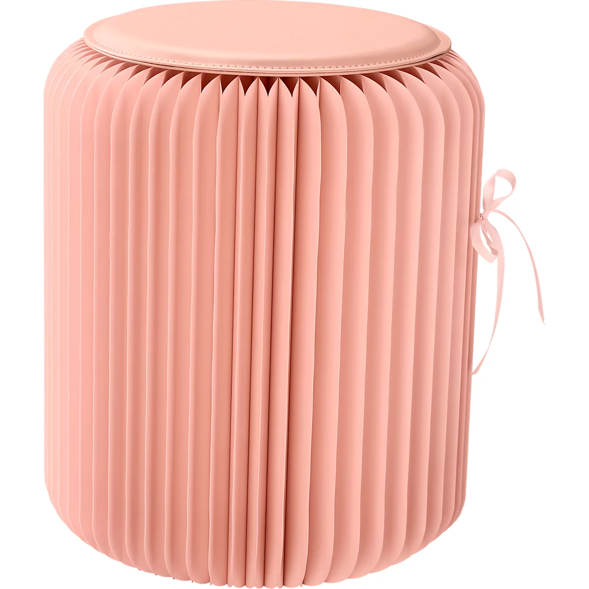 Tabouret rond rose clair avec côtés pliés et un coussin. Noeud sur le côté.