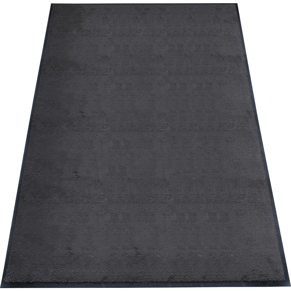 Un tapis rectangulaire gris avec une bordure sombre. La surface a une texture fine.
