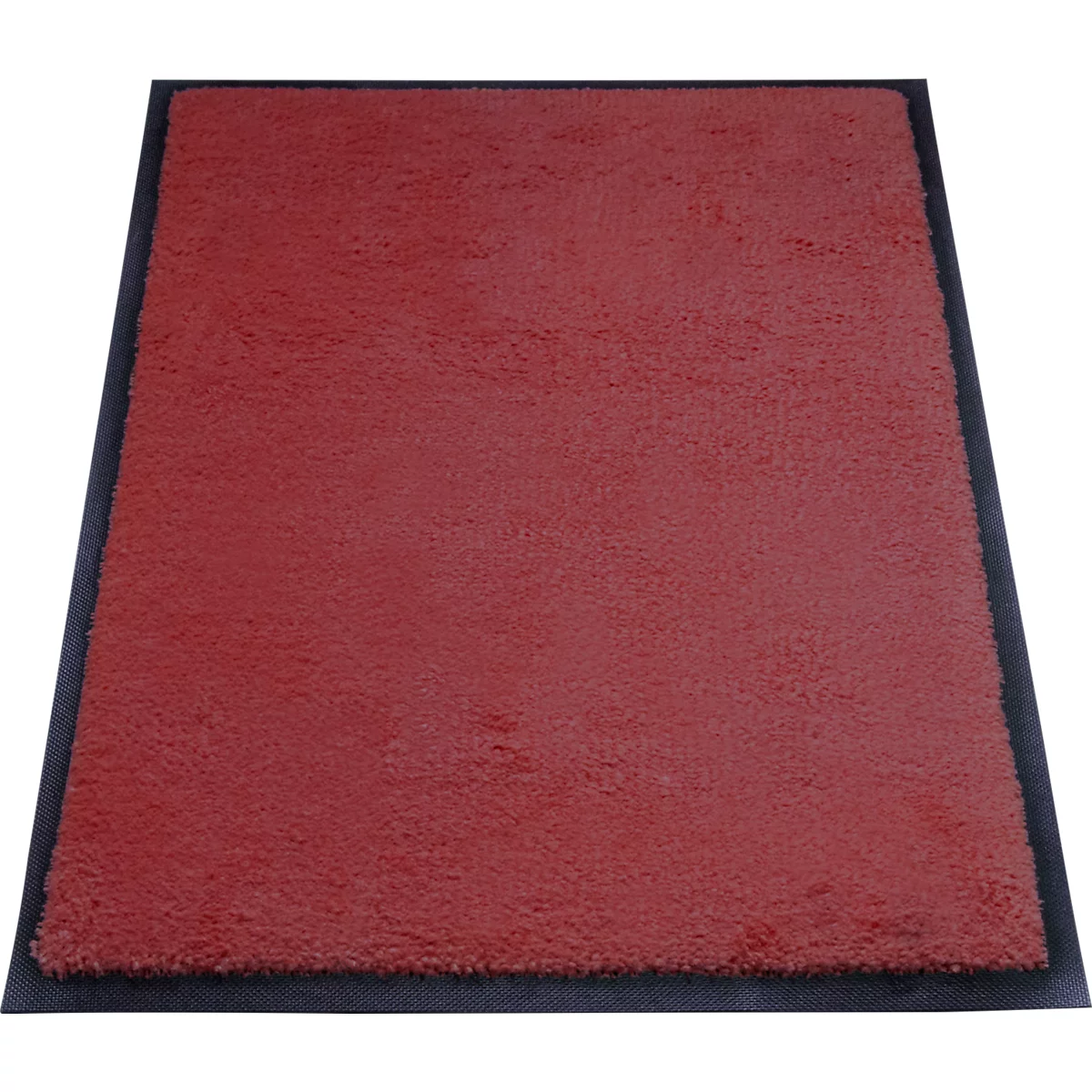 Tapis rouge rectangulaire avec une bordure noire. La surface est moelleuse et texturée.