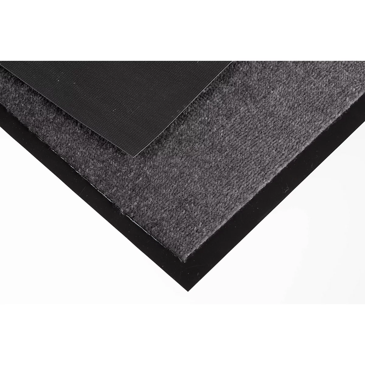 Gros plan d'un tapis gris avec un bord en caoutchouc noir et une couche noire lisse.