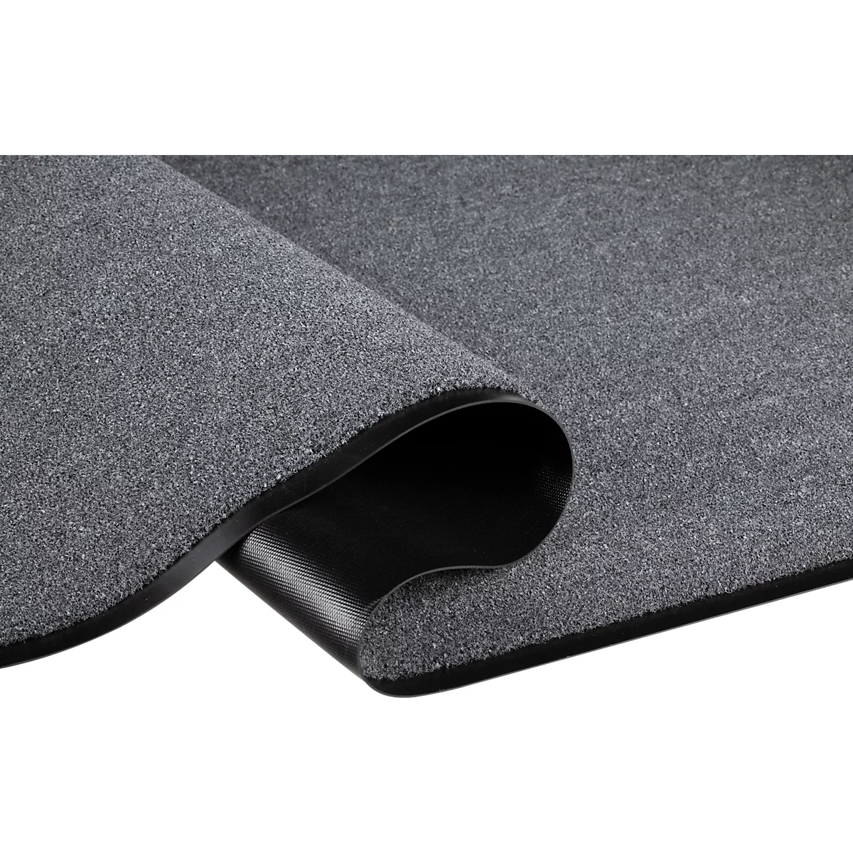 Paillasson gris, partiellement enroulé, avec un support en caoutchouc noir.
