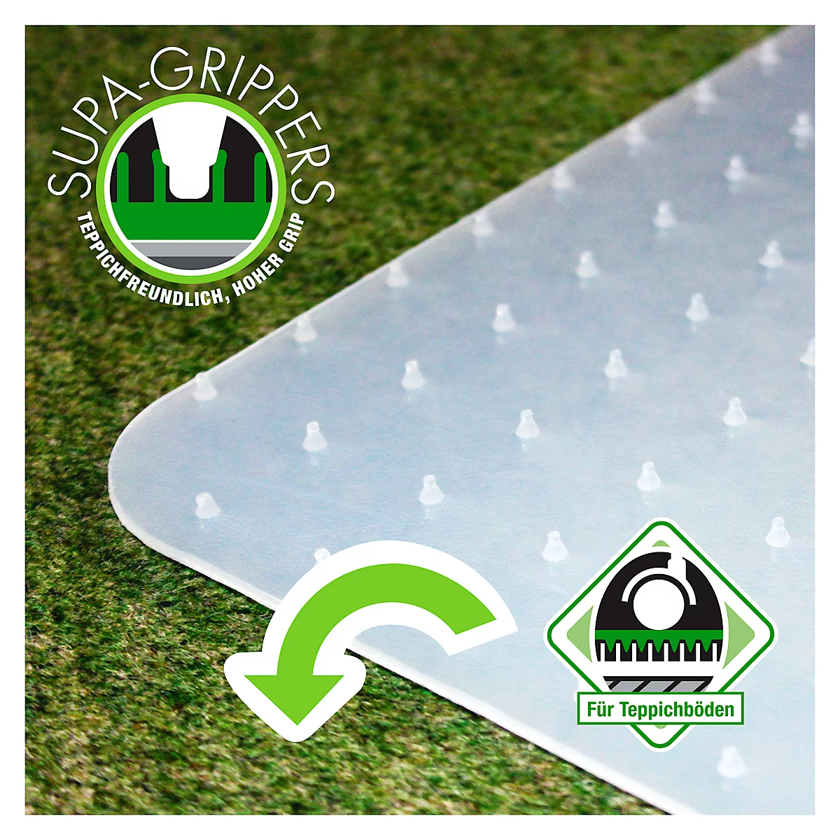 Support de tapis transparent avec des plots sur de l'herbe. Un logo vert avec des lettres est sur le support.