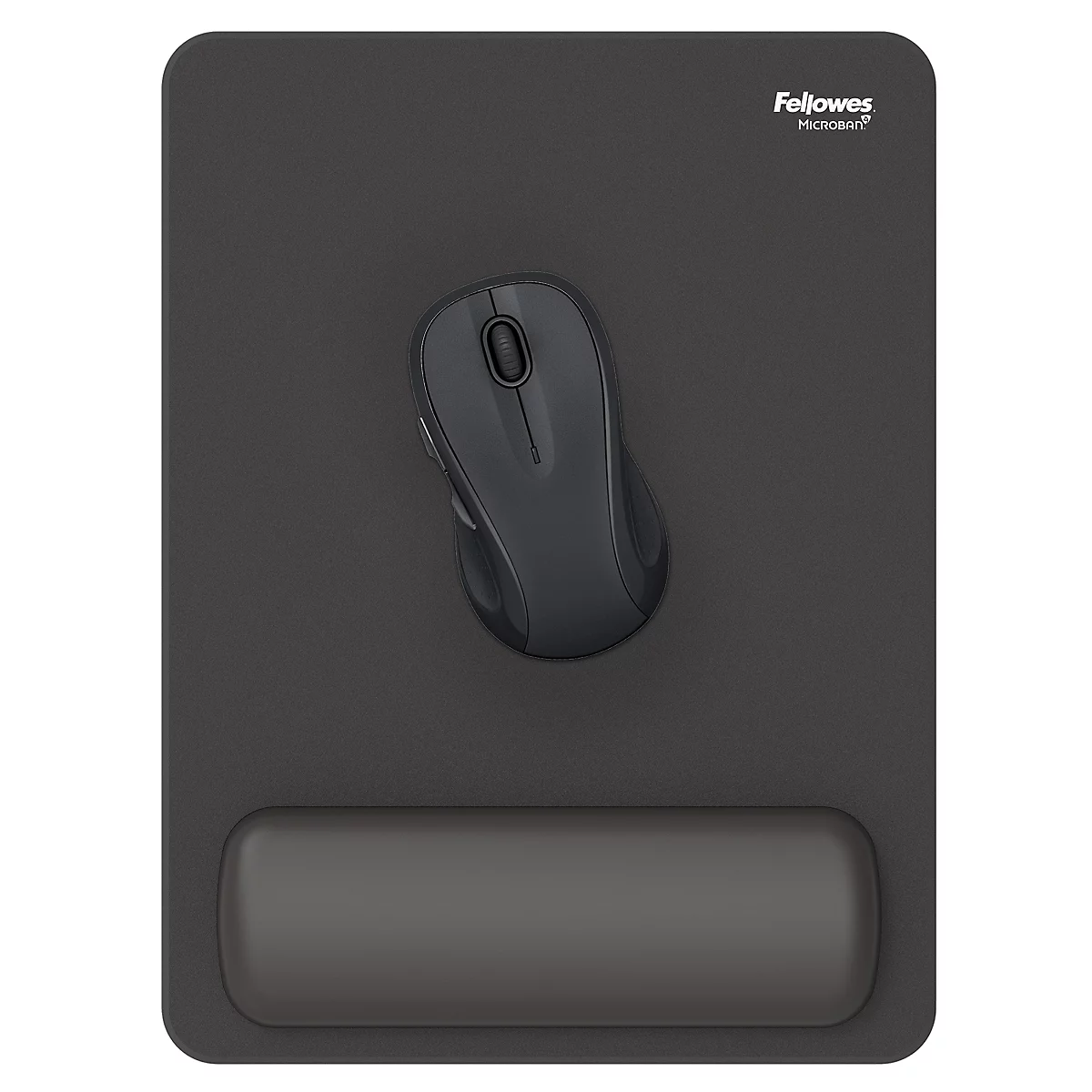 Personne travaillant à un bureau avec souris, clavier et repose-poignet. Le tapis de souris et le repose-poignet sont noirs.