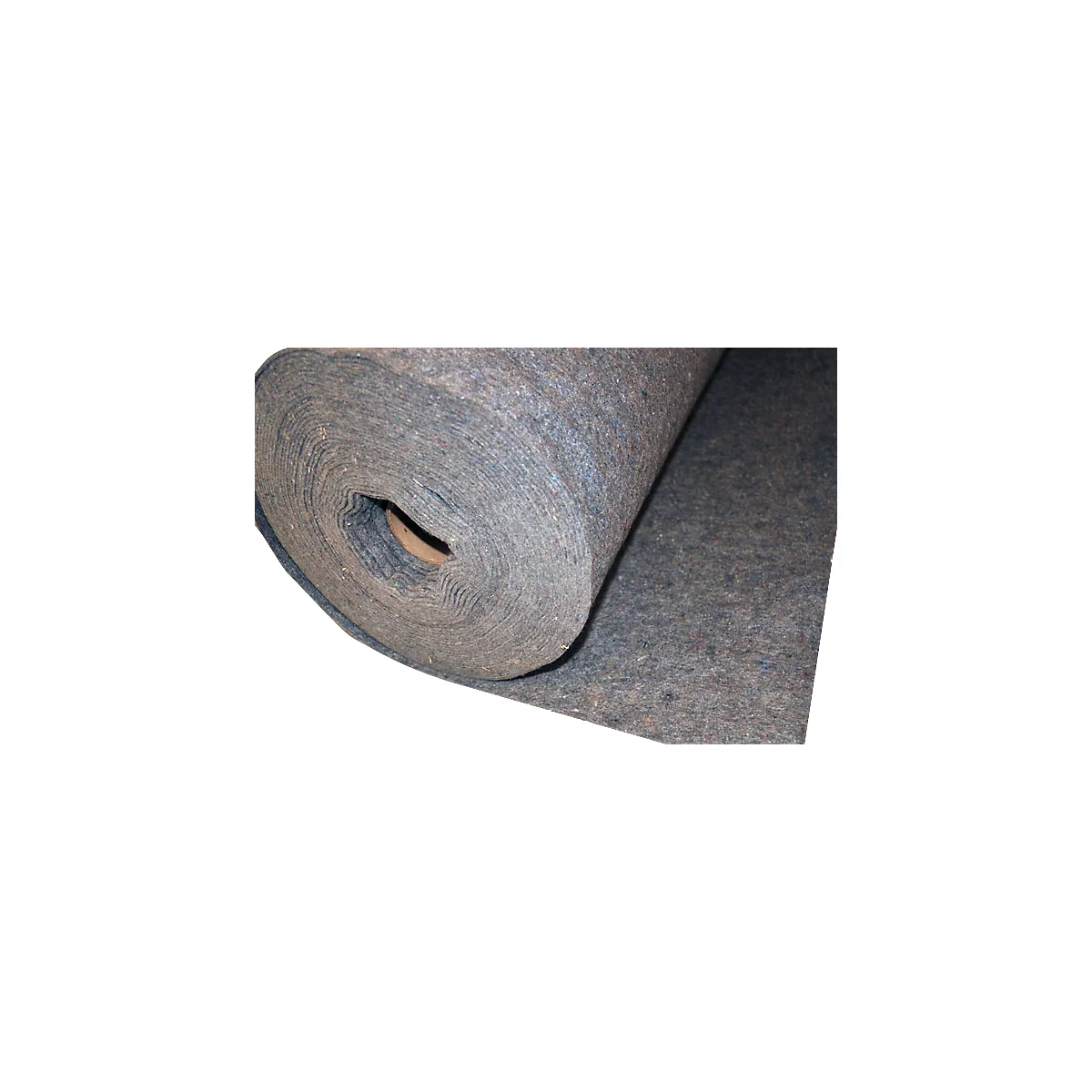 Feutre gris roulé. Le matériau présente une structure de surface irrégulière.