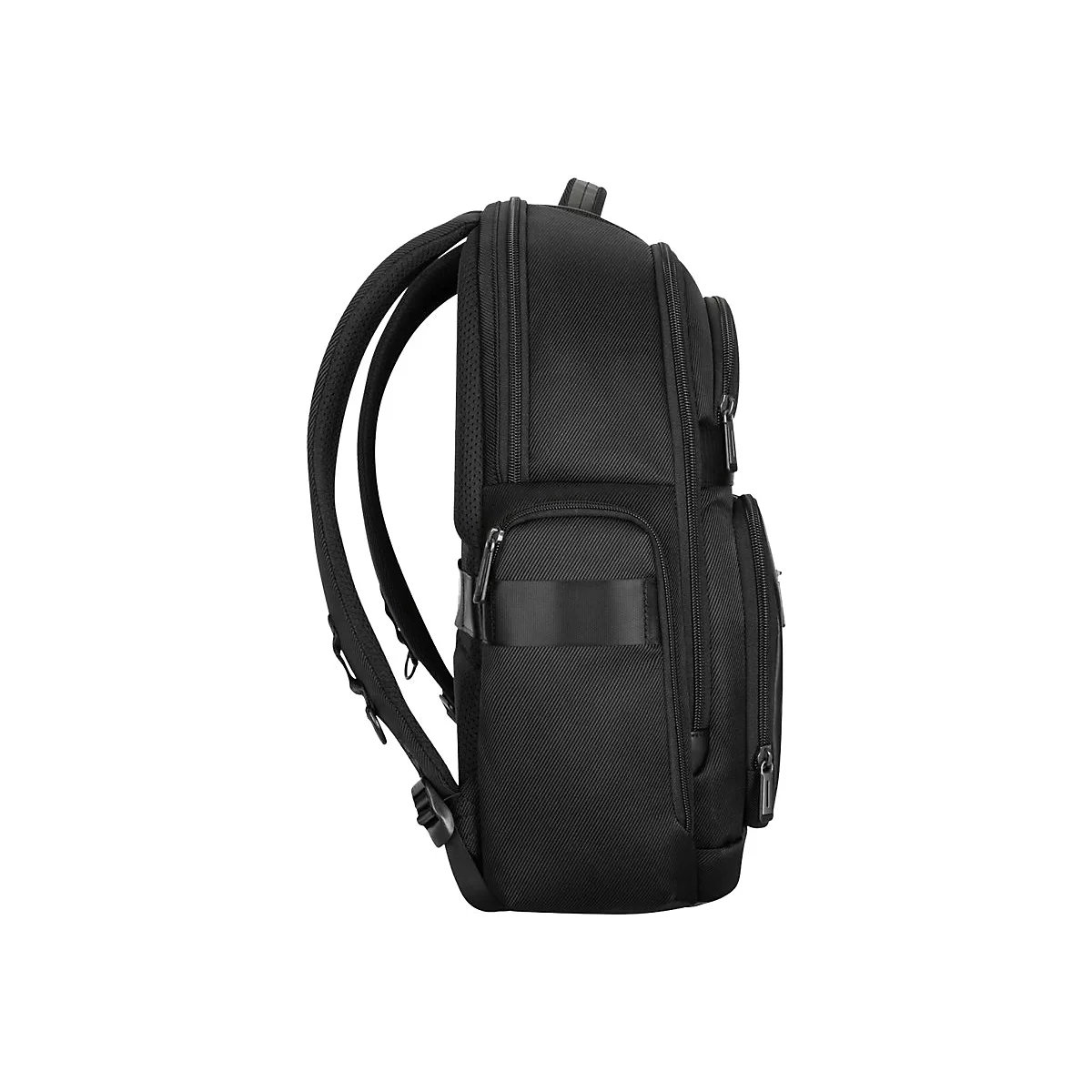 Schwarzer Rucksack im Profil, vor weißem Hintergrund. Sichtbar sind Schultergurte, Reißverschlüsse und verschiedene Fächer.