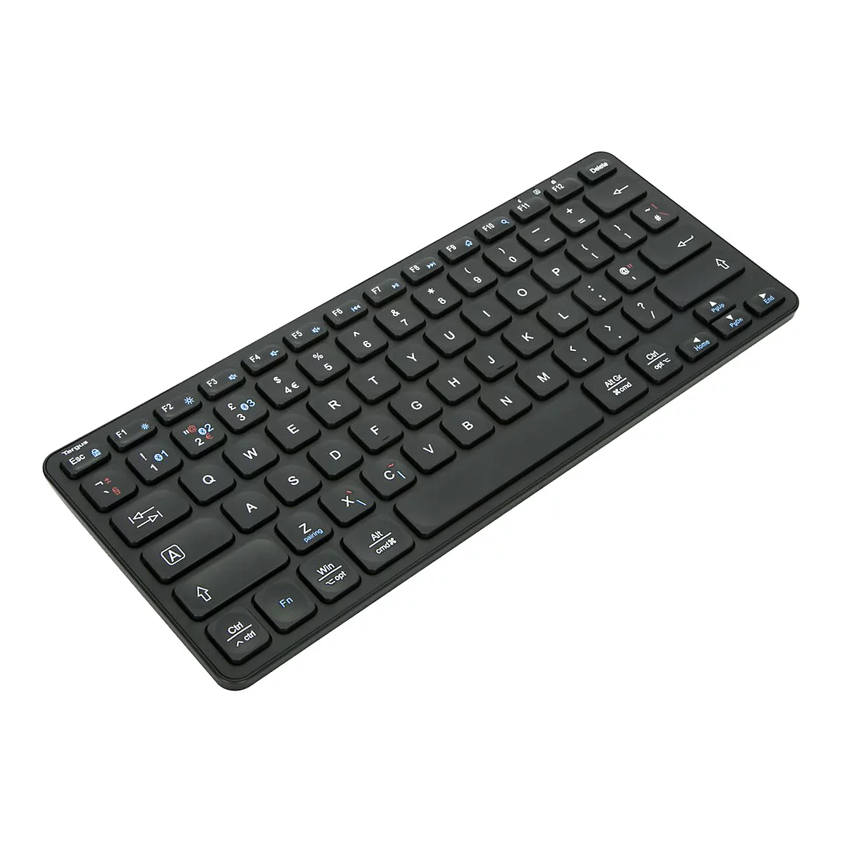 Schwarze, drahtlose Tastatur mit weißen Buchstaben und Ziffern. Die Tastatur liegt schräg auf einem weißen Hintergrund.