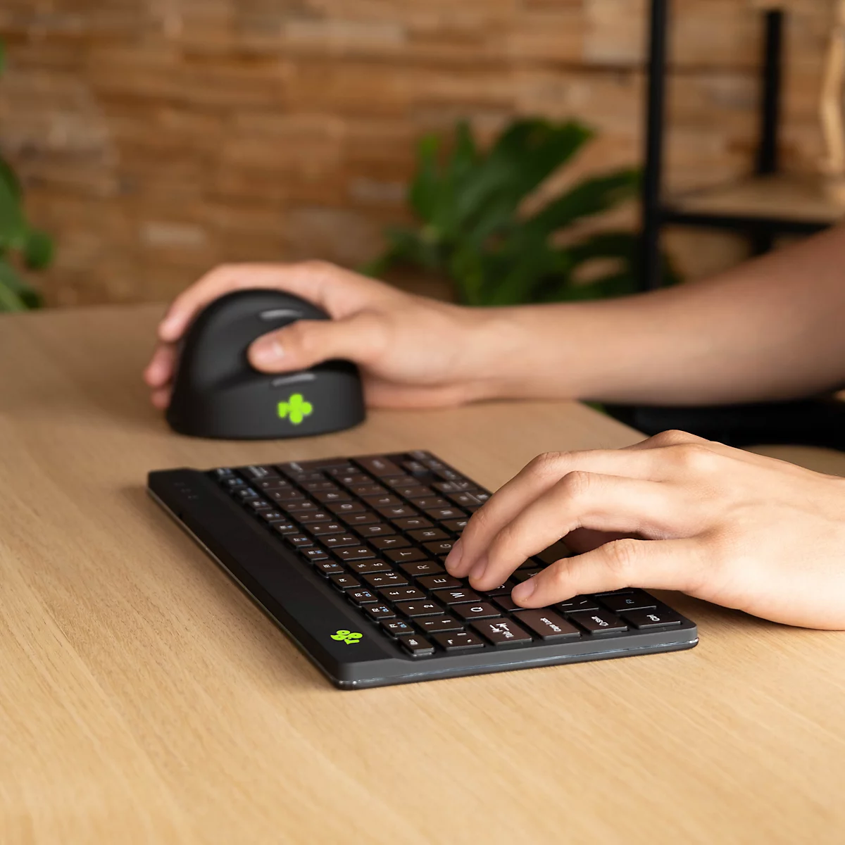 Tastatur R-Go Compact Break, kabellos, QWERTZ, LED-Pausenanzeige, Bluetooth/USB, schwarz