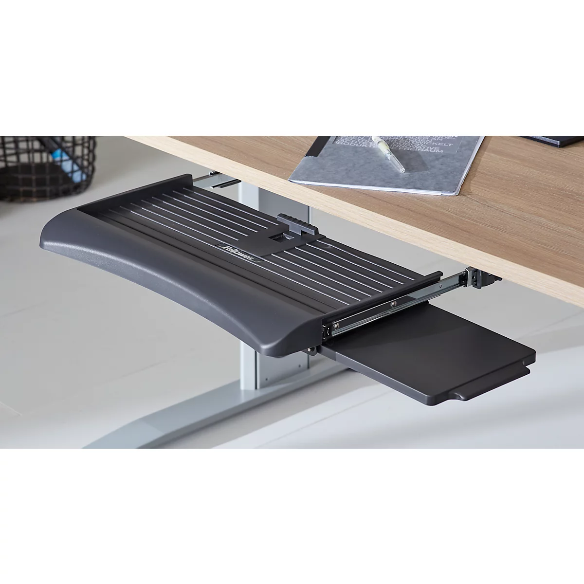 Tastaturschublade Fellowes®, auf 3 feste Höhen verstellbar, mit Mausablage, einschiebbar, B 558,8 x T 295,3 x H 58,7 mm, graphit
