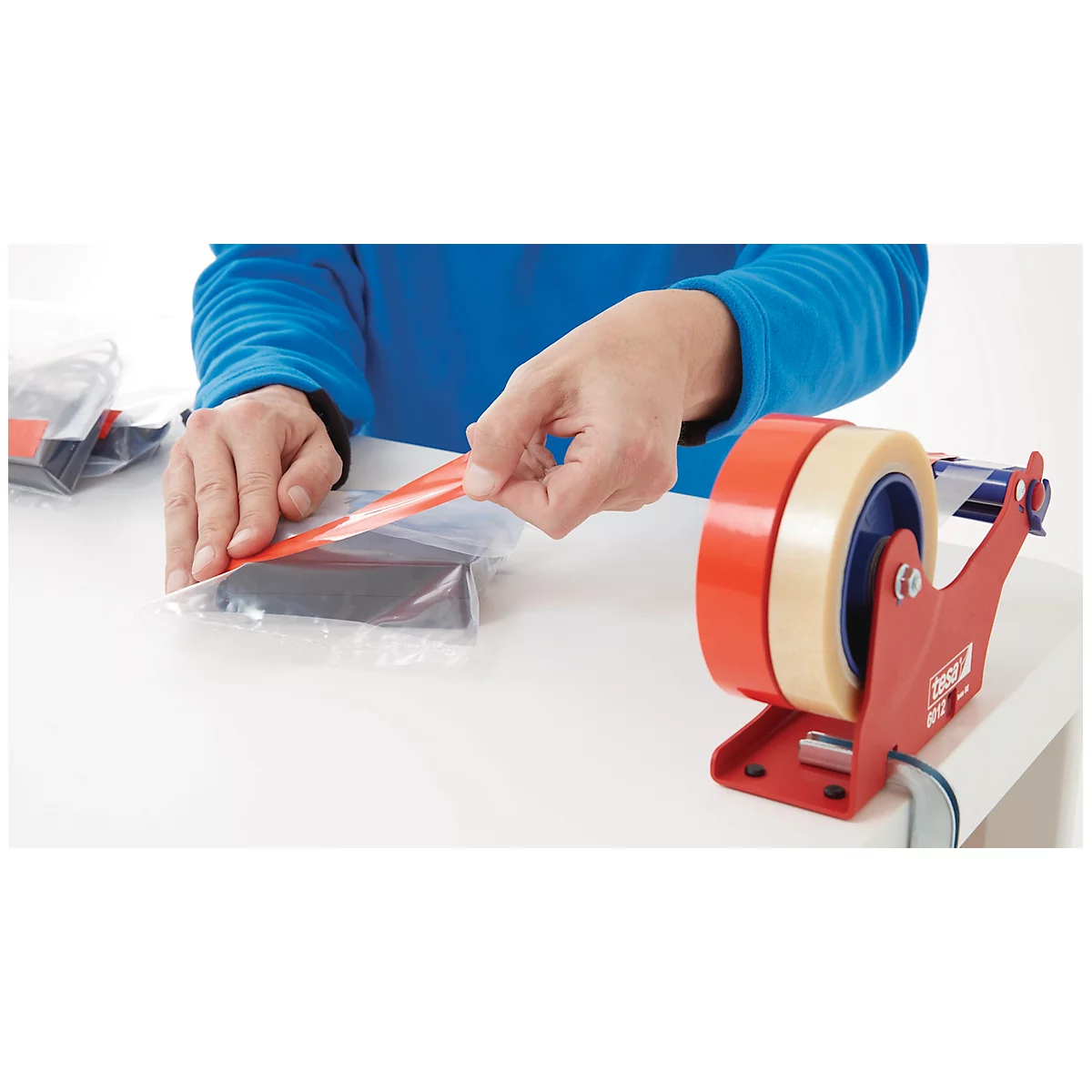 tesa® Dévidoir de table 6012, pour 2 rouleaux jusqu'à Ø 145 x L 25-50 mm, protège-lame, L 175 x L 67 x H 130 mm, métal, rouge-bleu