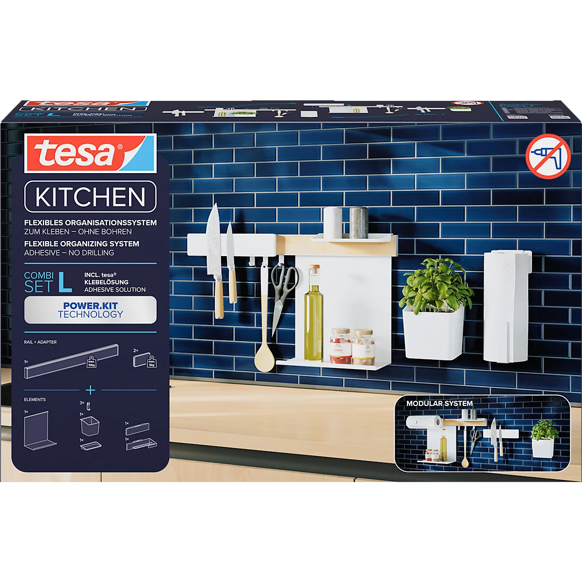 Organisateur de cuisine Tesa. Étagères, couteaux, épices et herbes sont fixés au mur.