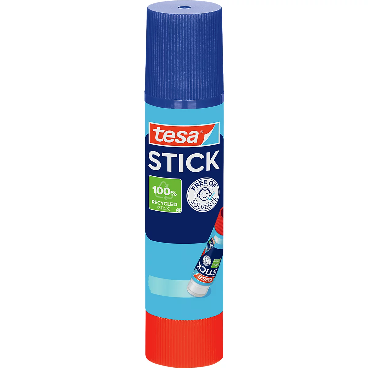 Ein blauer Klebestift der Marke tesa mit rotem Drehmechanismus und weißer Beschriftung auf hellblauem Untergrund.