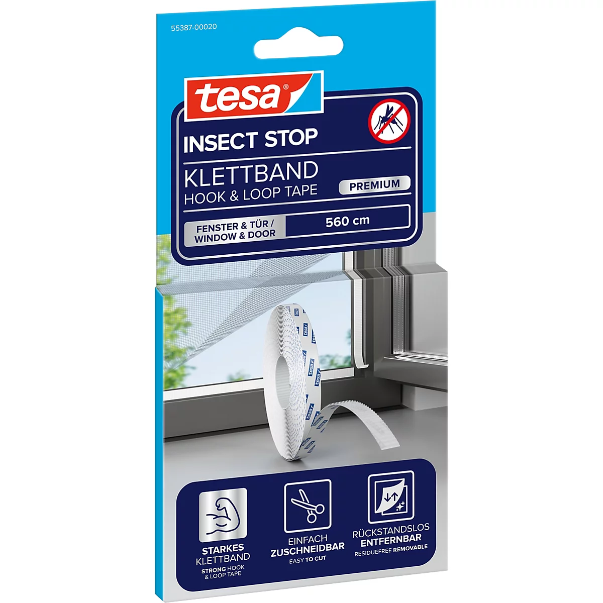 Tesafilm Insect Stop Klettband, Rolle vor Fenster. Aufschrift: starkes Klettband, einfach zuschneidbar, rückstandslos entfernbar.