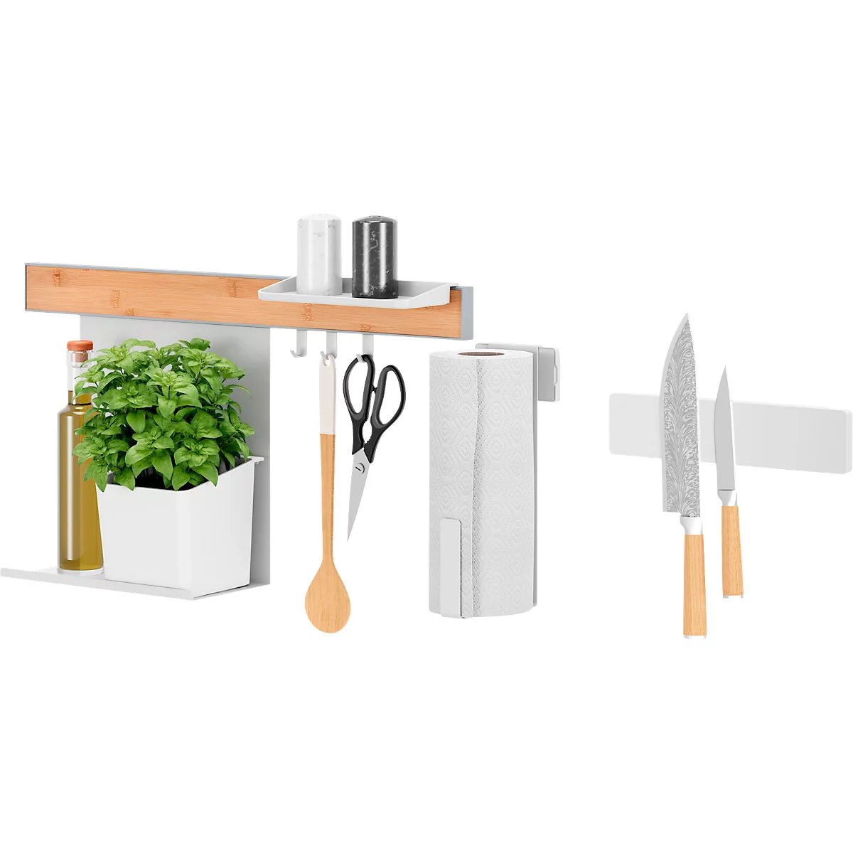 Küchenleiste mit Zubehör, Kräutern und Gewürzen. Messer, Schere, Löffel und Papierrollenhalter.