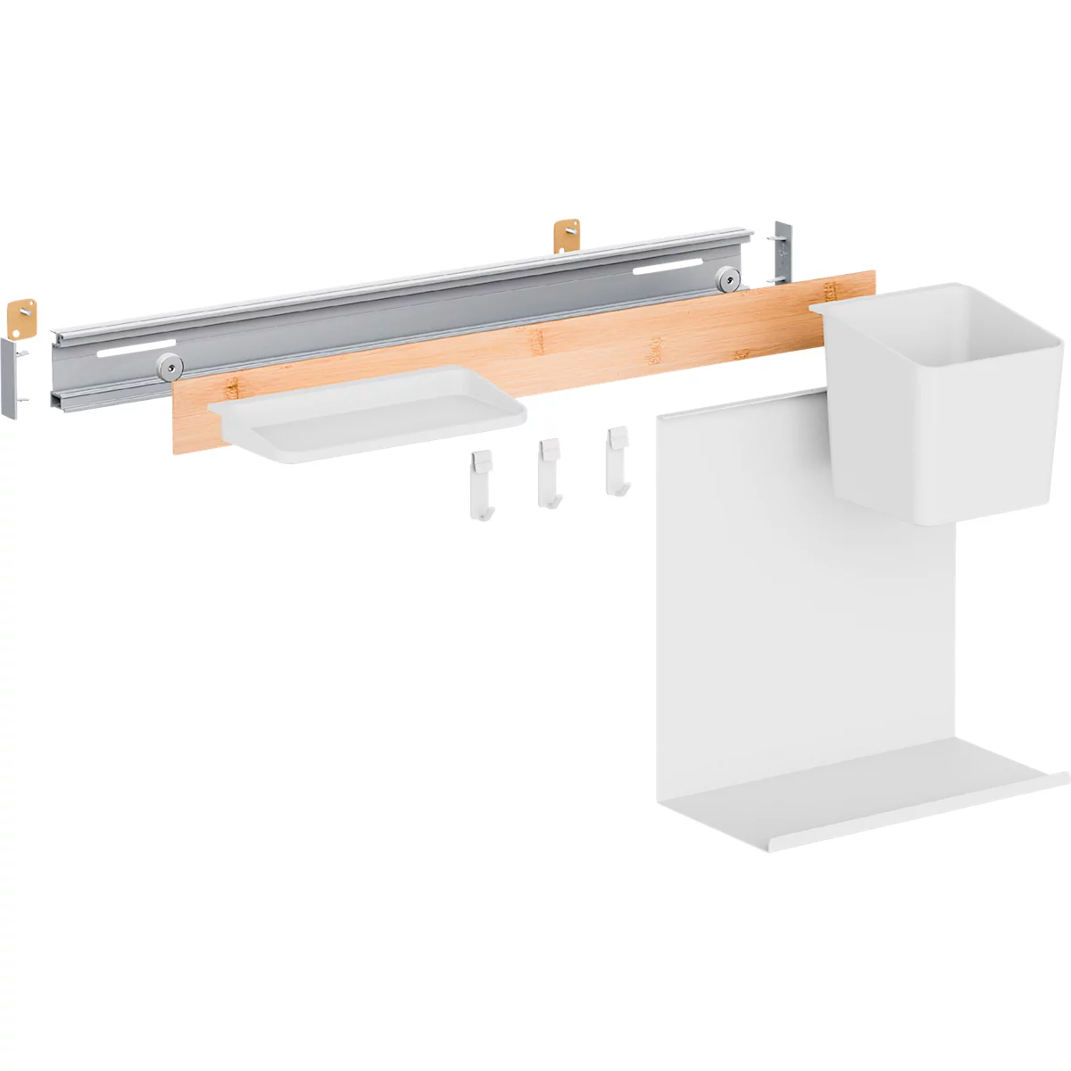 Weisses Wandregalsystem, bestehend aus einer Halterung mit Holzelementen und Zubehör wie Haken und Körben.